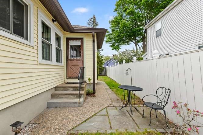 17 Ames Street Beverly, MA 01915 - Photo 27 of 29