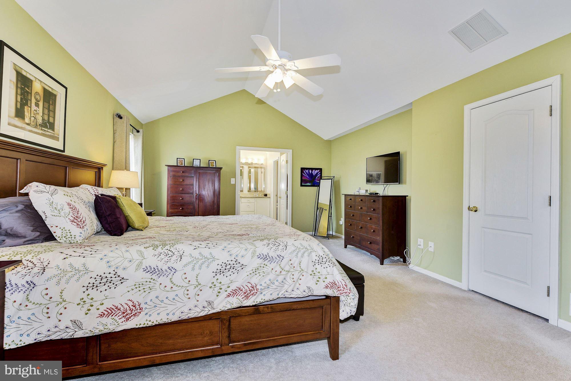 5 Frost Road Cinnaminson, NJ 08077 - Photo 18 of 32 Master Bedroom w walk-in closet