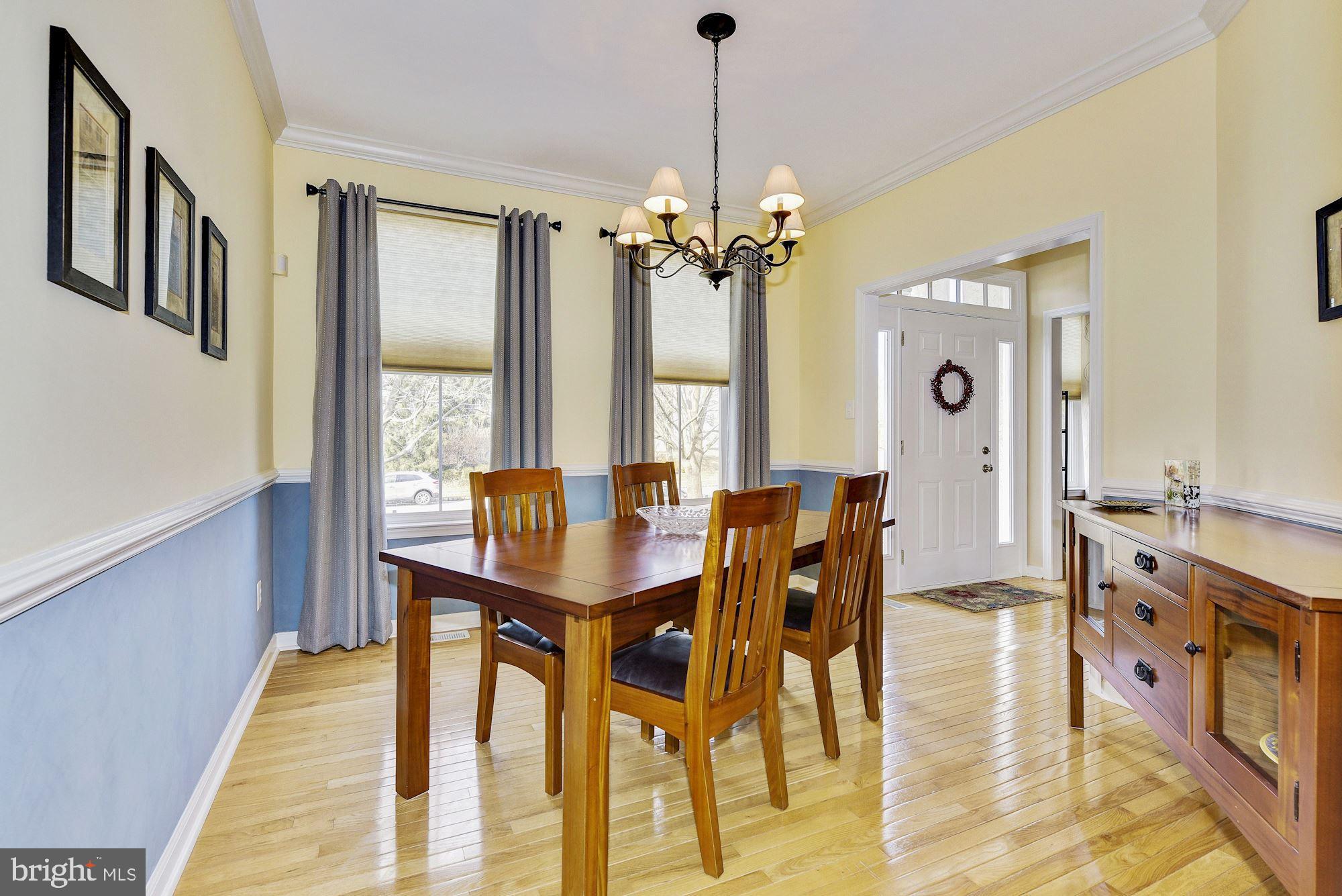 5 Frost Road Cinnaminson, NJ 08077 - Photo 10 of 32 Dining Room w hardwood floors