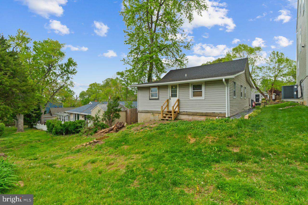 5 Dogwood Road Riva, MD 21140 - Photo 33 of 40 a front view of a house with a garden