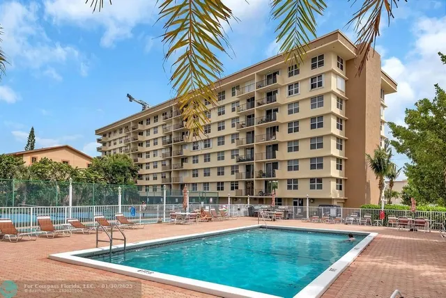 $2,000 | 1009 North Ocean Boulevard, Unit 411, Pompano Beach, FL 33062