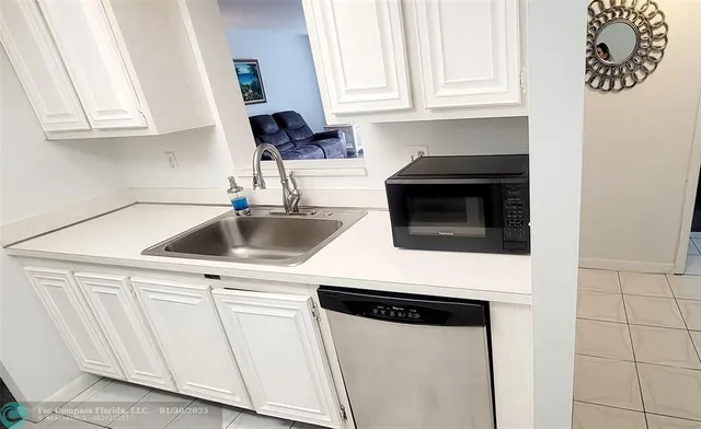 $2,000 | 1009 North Ocean Boulevard, Unit 411, Pompano Beach, FL 33062