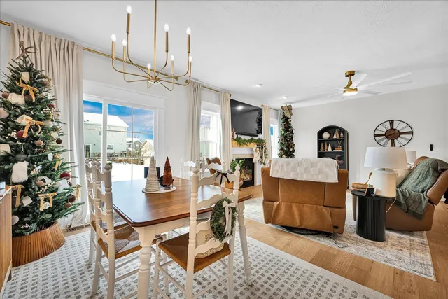 a view of a livingroom with furniture and a dining table