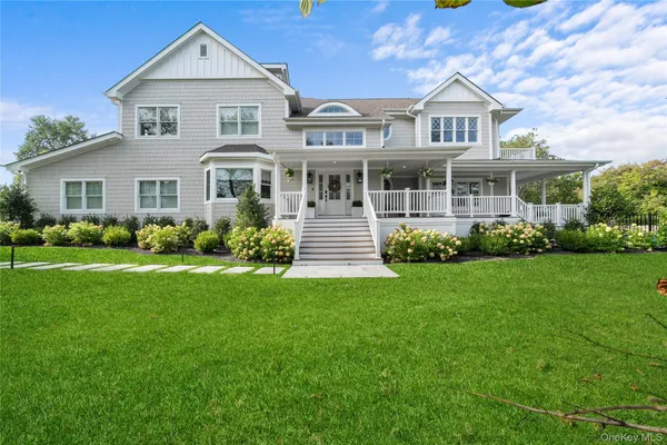 $2,299,000 | 3 True Harbour Way, West Islip, NY 11795