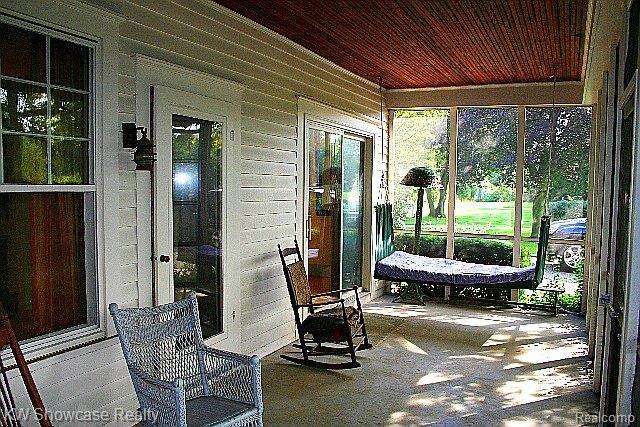 6490 Commerce Road West Bloomfield, MI 48324 - Photo 60 of 65 Porch