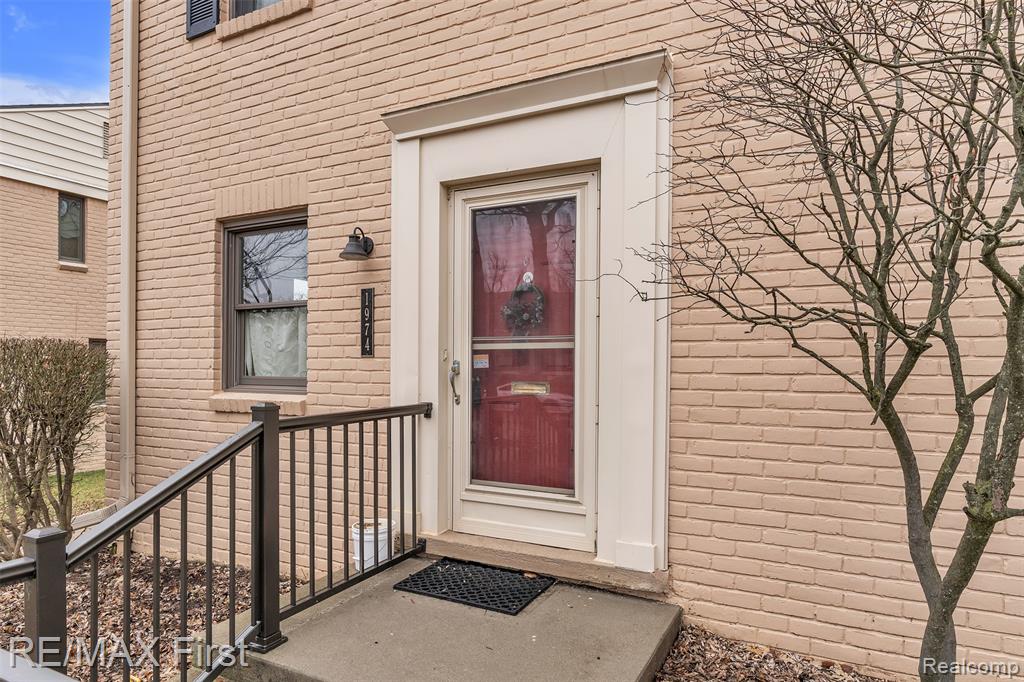 1974 Graefield Road Birmingham, MI 48009 - Photo 3 of 24 Gallery Image 3