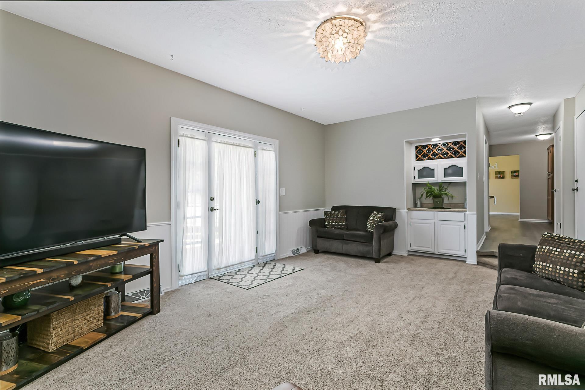 804 West Spring Street Eldridge, IA 52748 - Photo 17 of 37 Gallery Image 17
