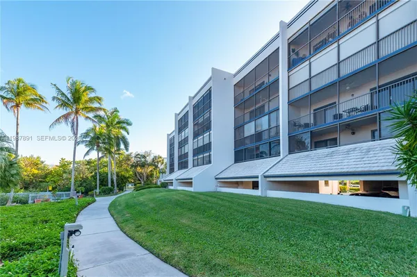 $2,900 | 545 Southeast 12th Street, Unit 305, Dania Beach, FL 33004