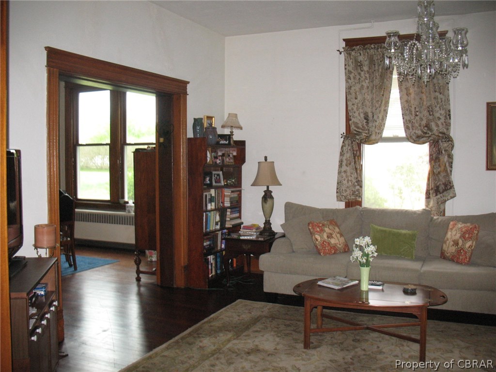 1611 Regent Road Topping, VA 23169 - Photo 5 of 29 living area