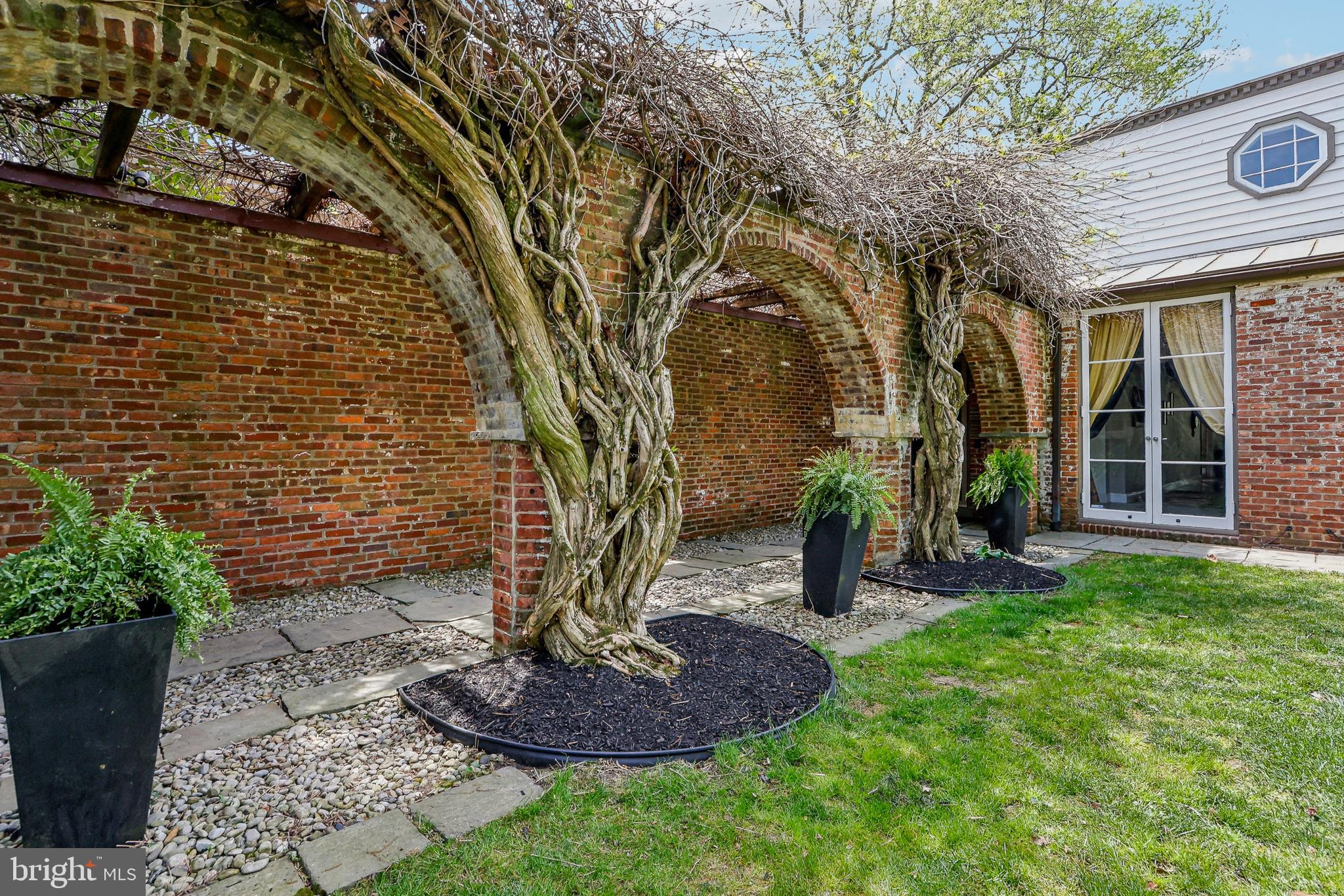 33 Rosedale Road Princeton, NJ 08540 - Photo 10 of 75 Courtyard front walkway