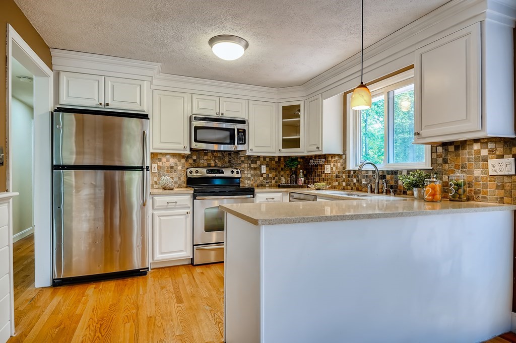 74 Wilmington Road Burlington, MA 01803 - Photo 9 of 25 Gallery Image 9