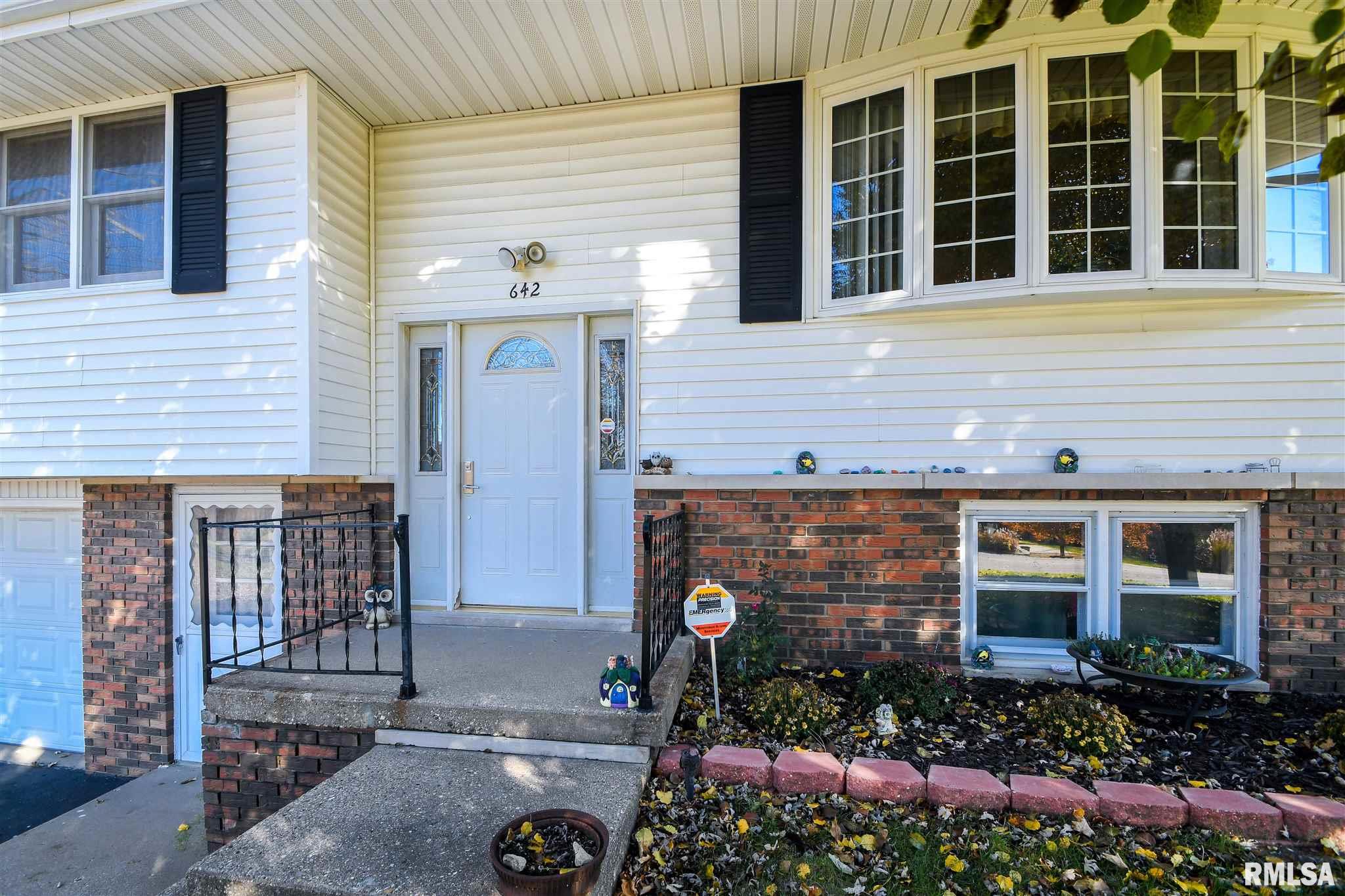 642 South Ridgeview Lane Bellevue, IL 61604 - Photo 3 of 40 Gallery Image 3