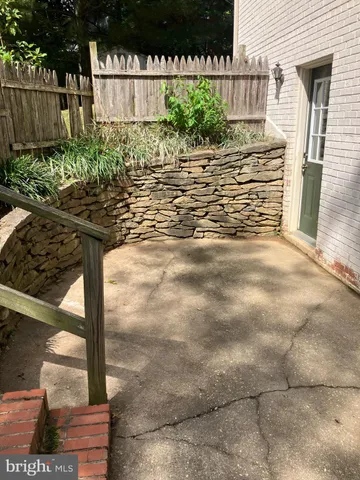 a view of a pathway of the house