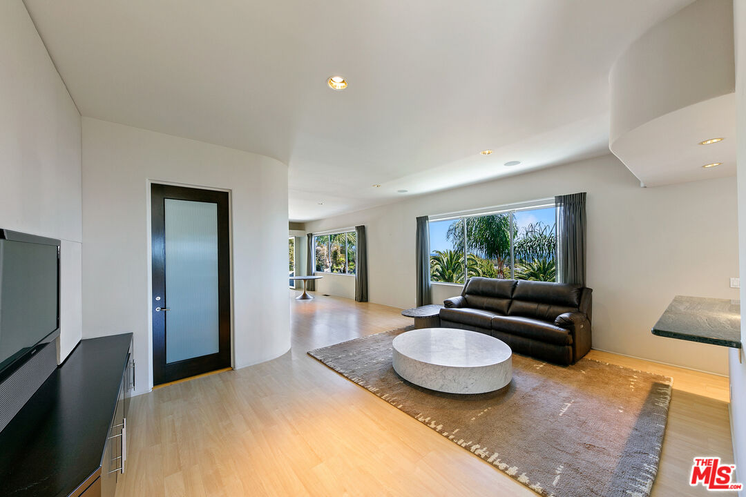 28177 Rey De Copas Lane Malibu, CA 90265 - Photo 9 of 35