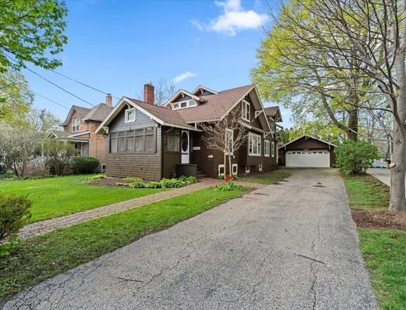 $745,000 | 246 West Lake Street, Barrington, IL 60010