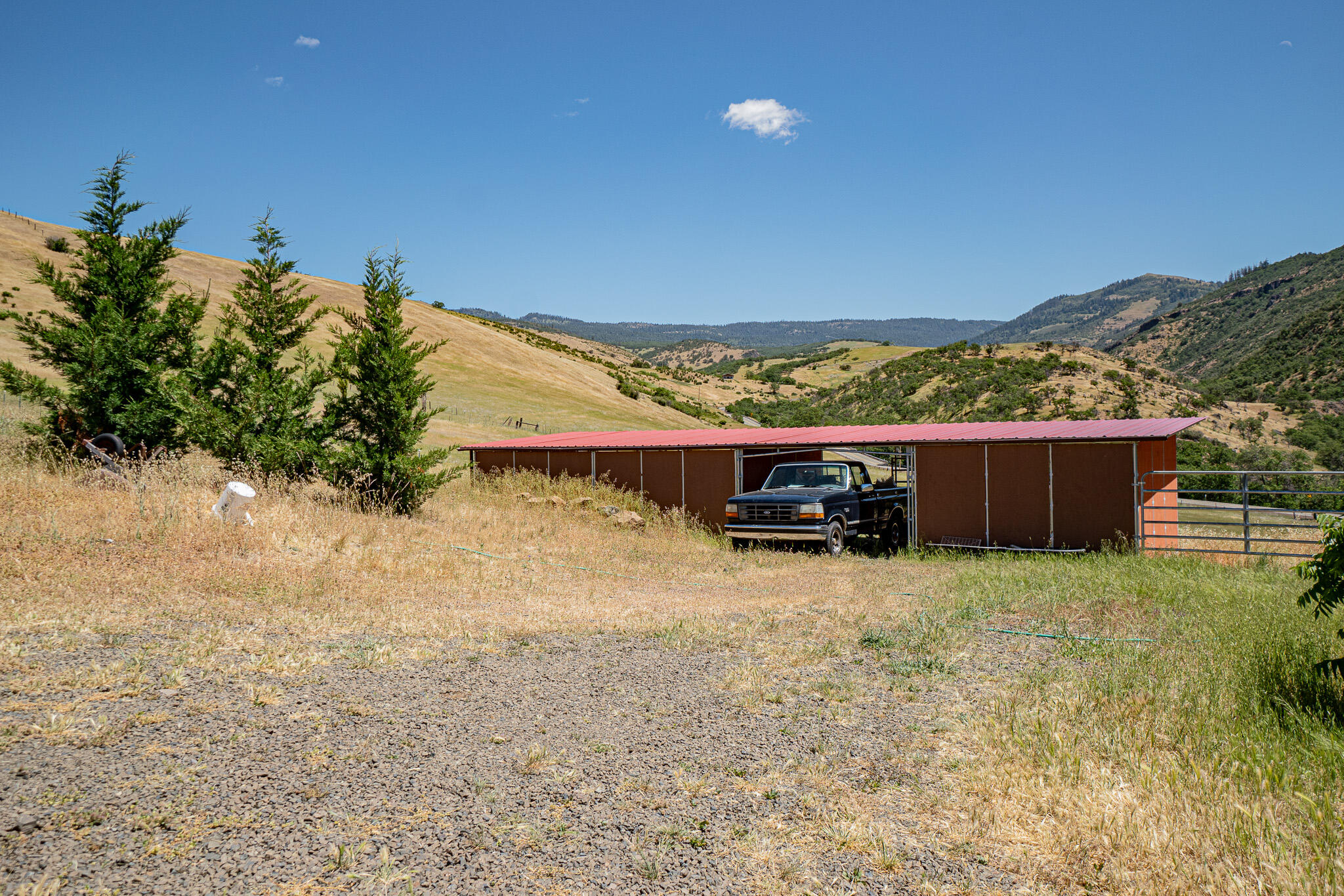 2909 Dead Indian Memorial Road Ashland, OR 97520 - Photo 48 of 75 Horse Corral