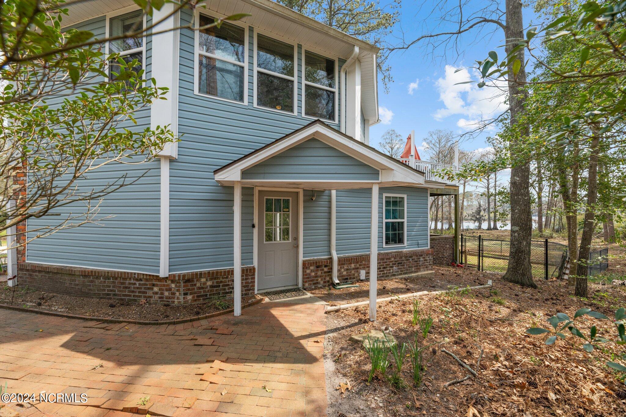 208 Gangplank Road New Bern, NC 28562 - Photo 4 of 43 50-web-or-mls-DSC_6860