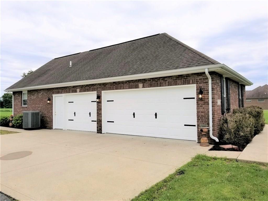 12495 East Legal Tender Road Columbus, IN 47203 - Photo 4 of 44 Gallery Image 4