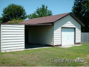 206 Berry Street Gillespie, IL 62033 - Photo 3 of 20 Gallery Image 3