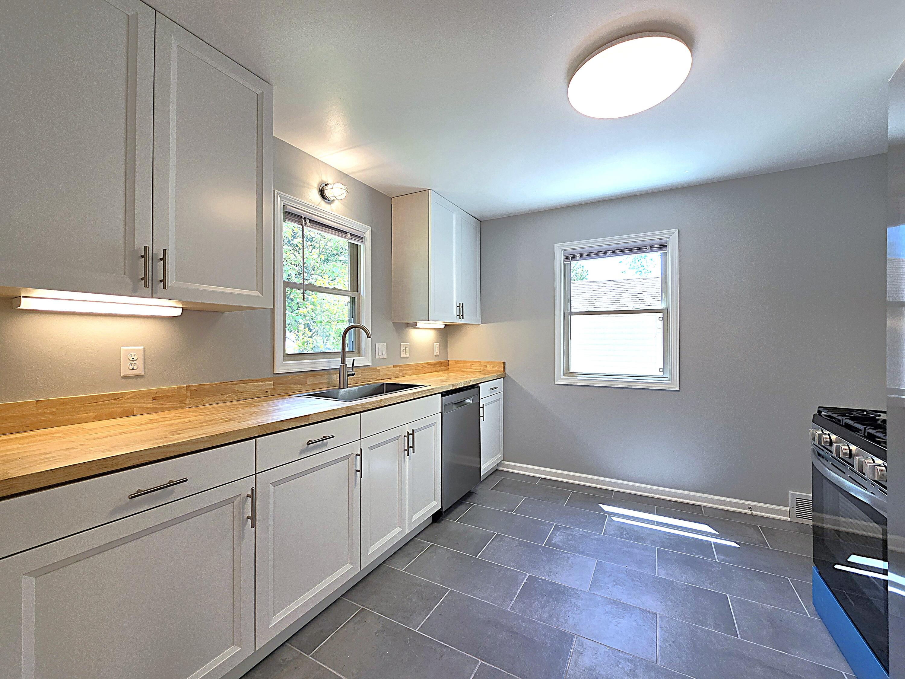 4445 South Burrell Street Milwaukee, WI 53207 - Photo 4 of 44 Kitchen