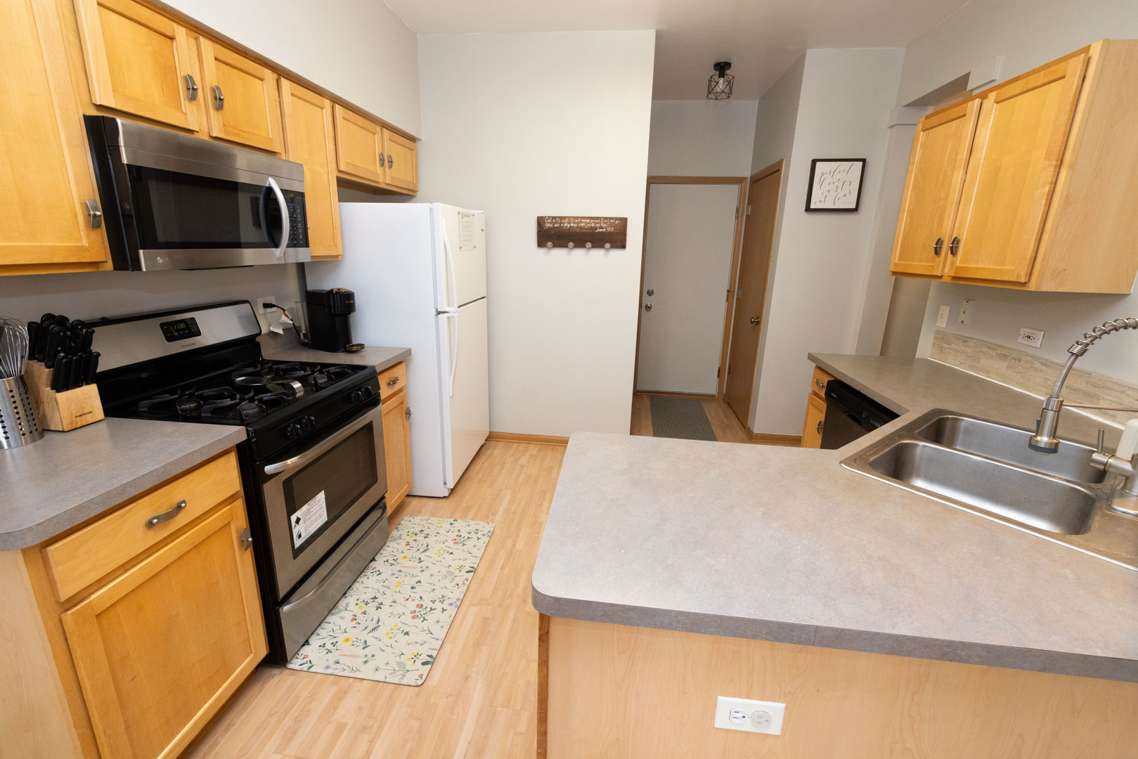 2375 Cove Court Elgin, IL 60123 - Photo 6 of 20