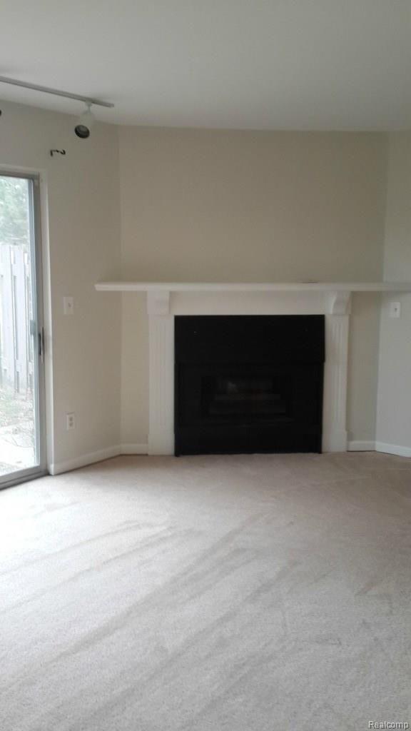 19601 Raleigh Circle South Southfield, MI 48076 - Photo 4 of 6 Great room