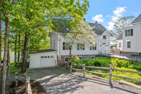 $895,000 | 11 Highland Street, Meredith, NH 03253