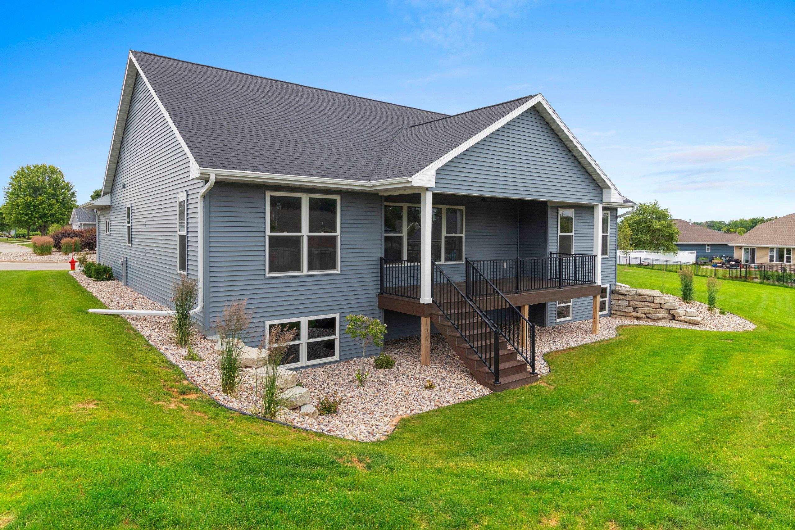 920 Clover Court Menasha, WI 54952 - Photo 5 of 47