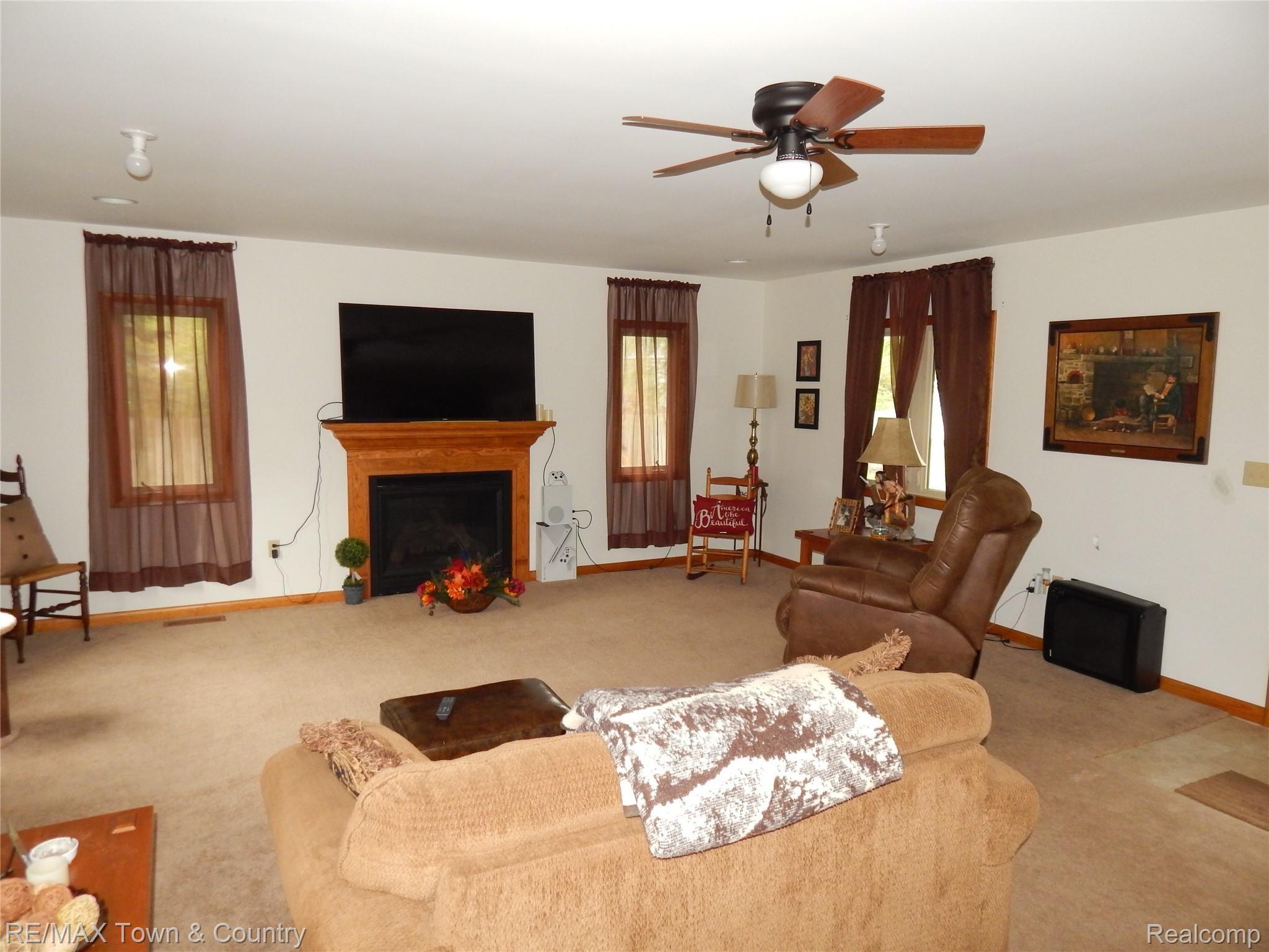 7145 Carpenter Road Flushing, MI 48433 - Photo 9 of 24 DSCN8577.JPG