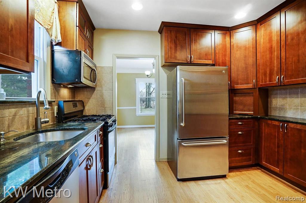 31675 Lahser Road Beverly Hills, MI 48025 - Photo 8 of 28