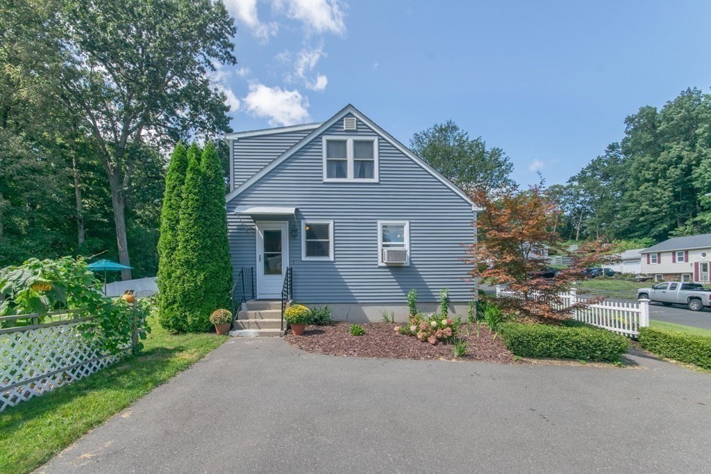 53 Old Farm Road Westfield, MA 01085 - Photo 5 of 37 Gallery Image 5