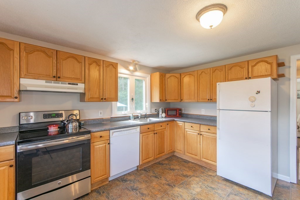 53 Old Farm Road Westfield, MA 01085 - Photo 7 of 37 Gallery Image 7