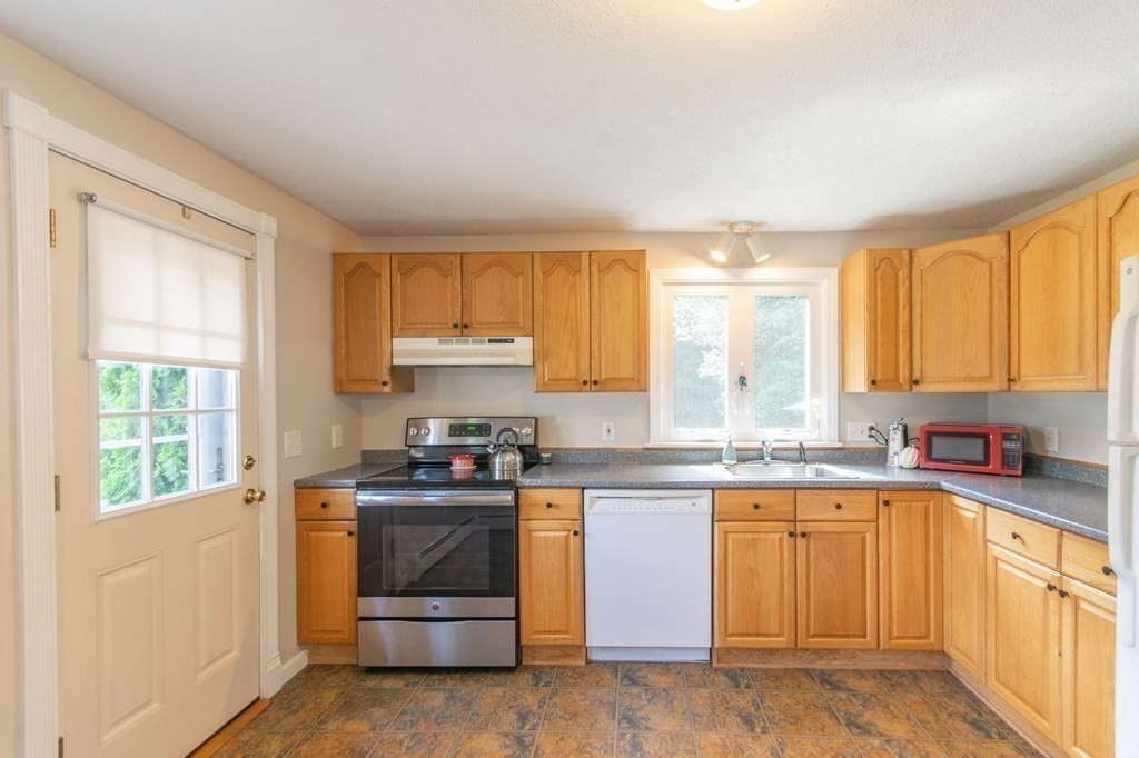 53 Old Farm Road Westfield, MA 01085 - Photo 8 of 37 Gallery Image 8