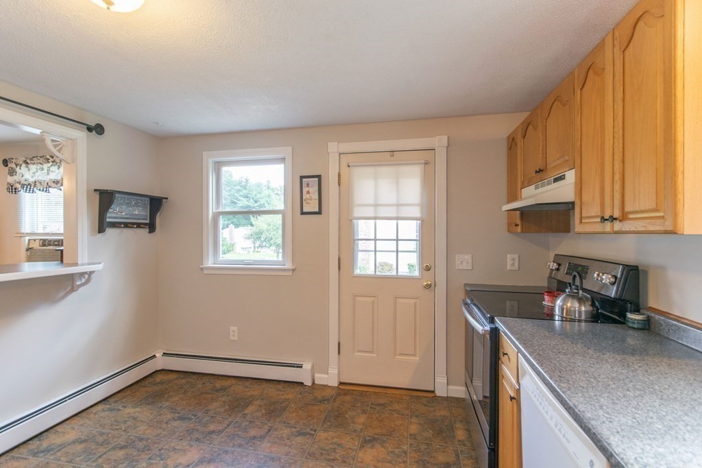 53 Old Farm Road Westfield, MA 01085 - Photo 9 of 37 Gallery Image 9