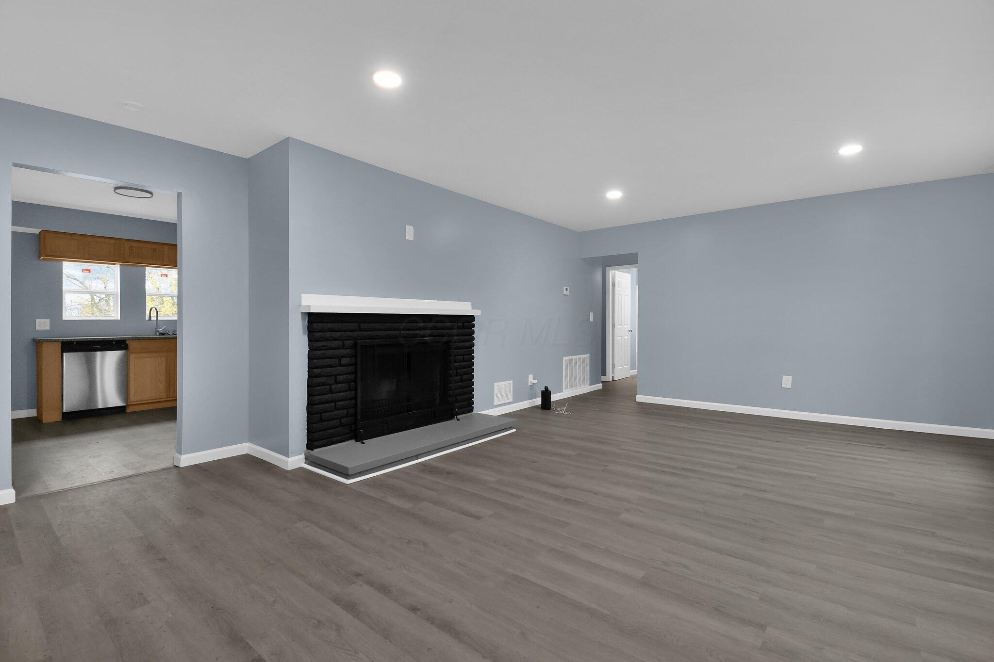 4730 Westerville Road Columbus, OH 43231 - Photo 8 of 35 1st Flr Family Room