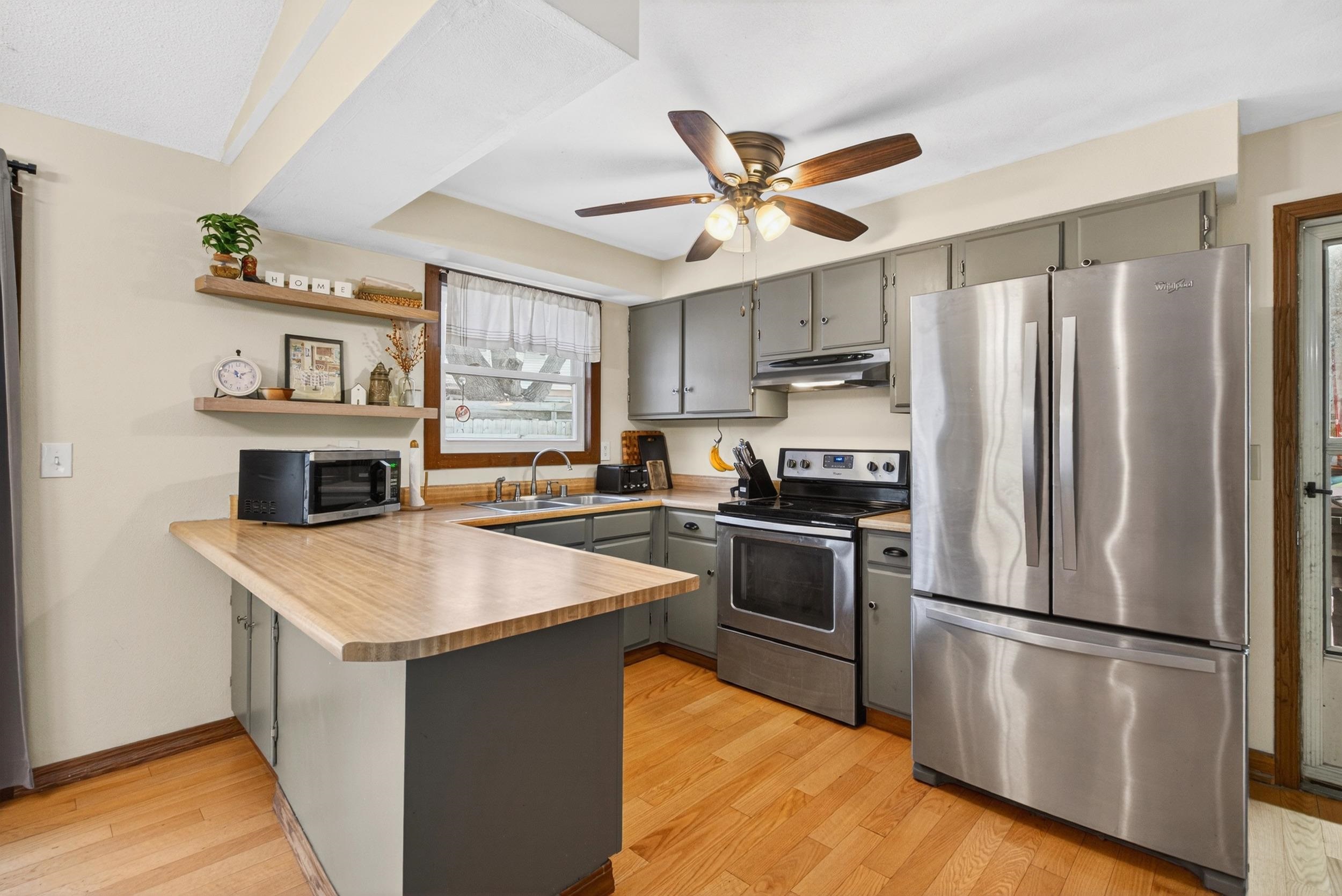 345 River Drive Appleton, WI 54915 - Photo 10 of 30