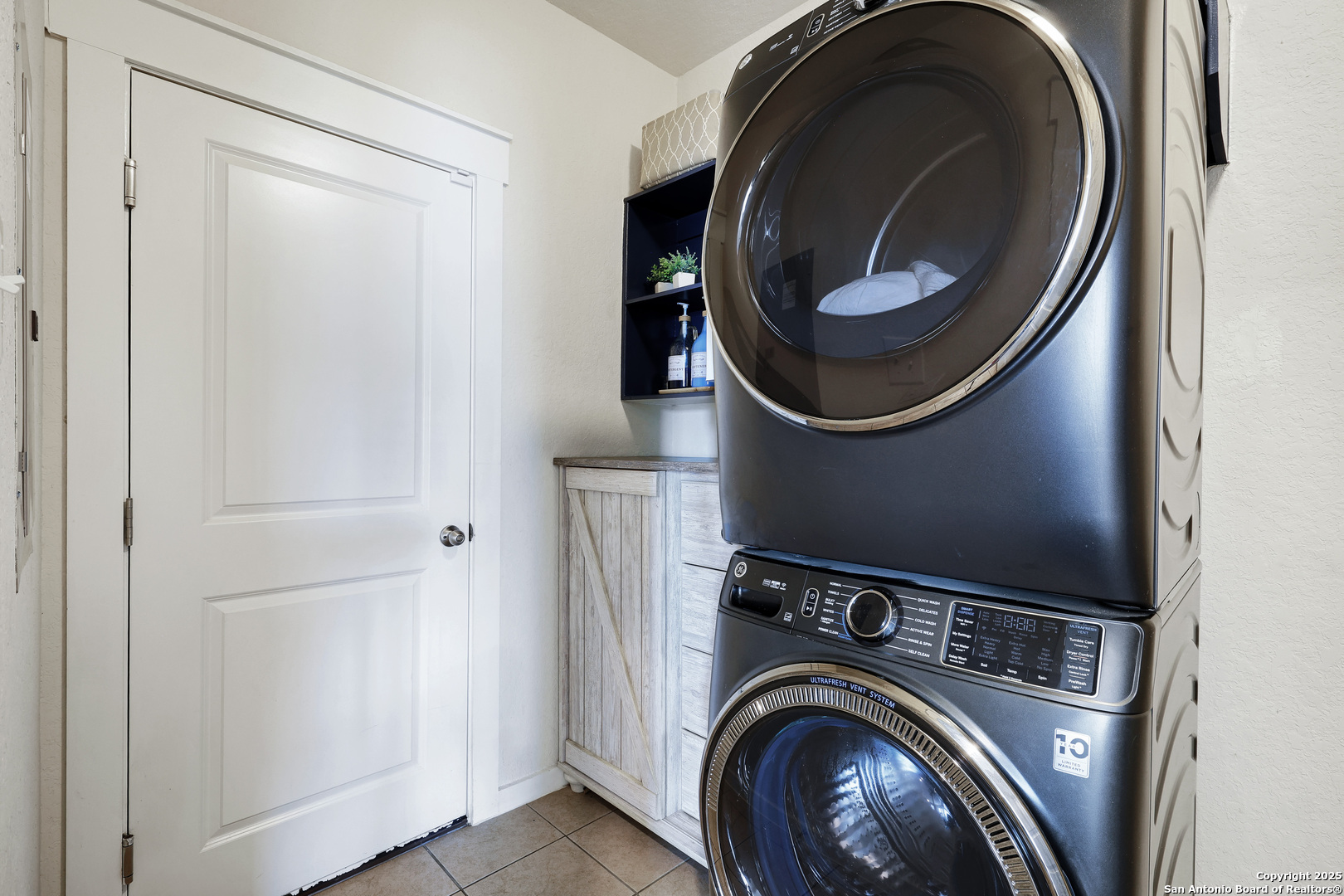 10614 Rosalina Loop Converse, TX 78109 - Photo 15 of 31 a close up view of a washer and dryer