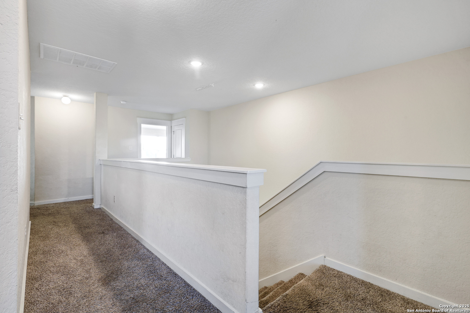 10614 Rosalina Loop Converse, TX 78109 - Photo 18 of 31 a view of hallway with window