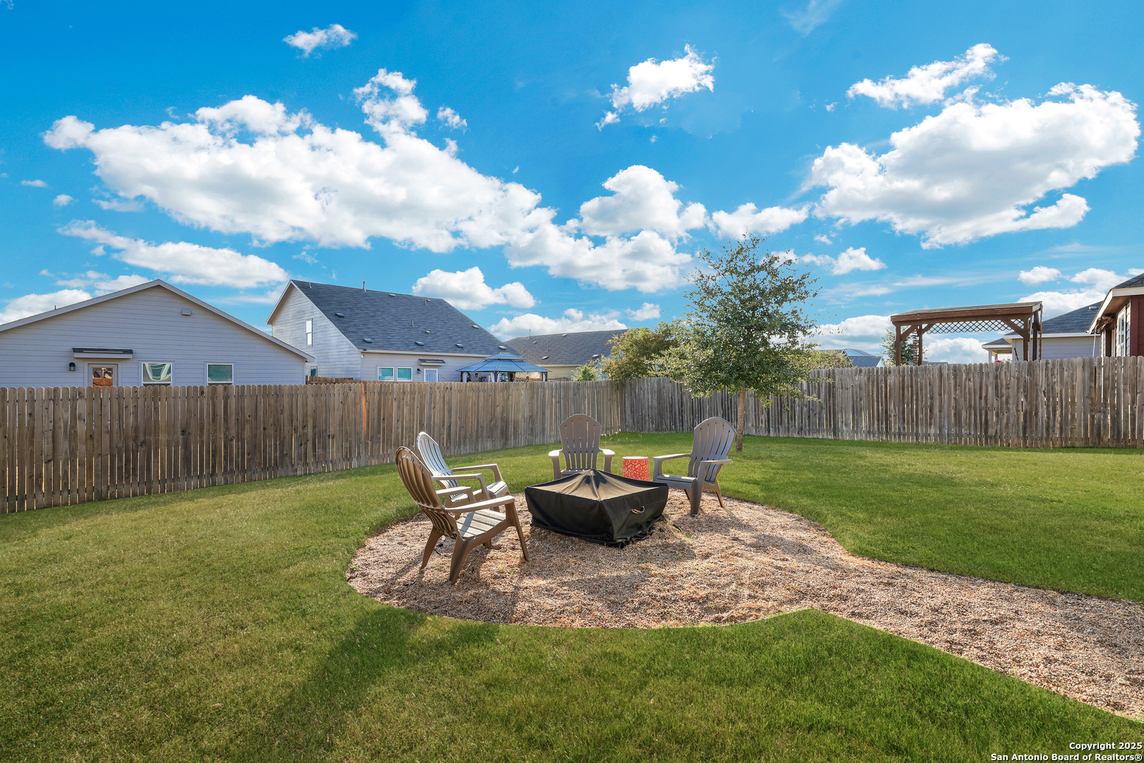 10614 Rosalina Loop Converse, TX 78109 - Photo 30 of 31 a backyard of a house with table and chairs