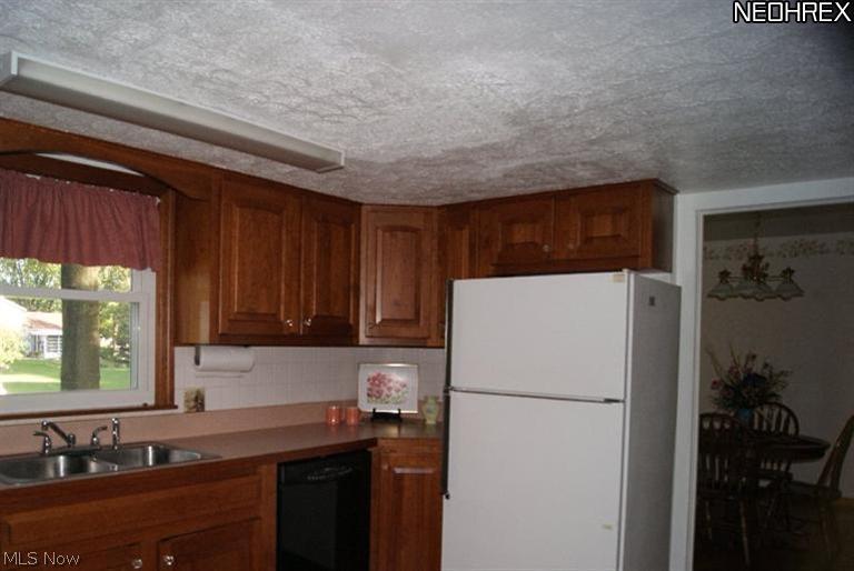 5853 Renninger Road Akron, OH 44319 - Photo 4 of 15 Gallery Image 4