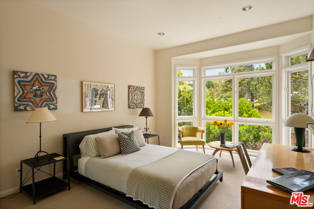 454 Sycamore Road Santa Monica, CA 90402 - Photo 26 of 32