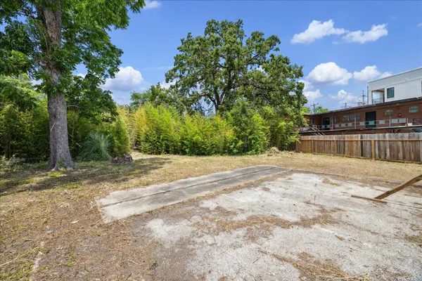 a view of a backyard of the house