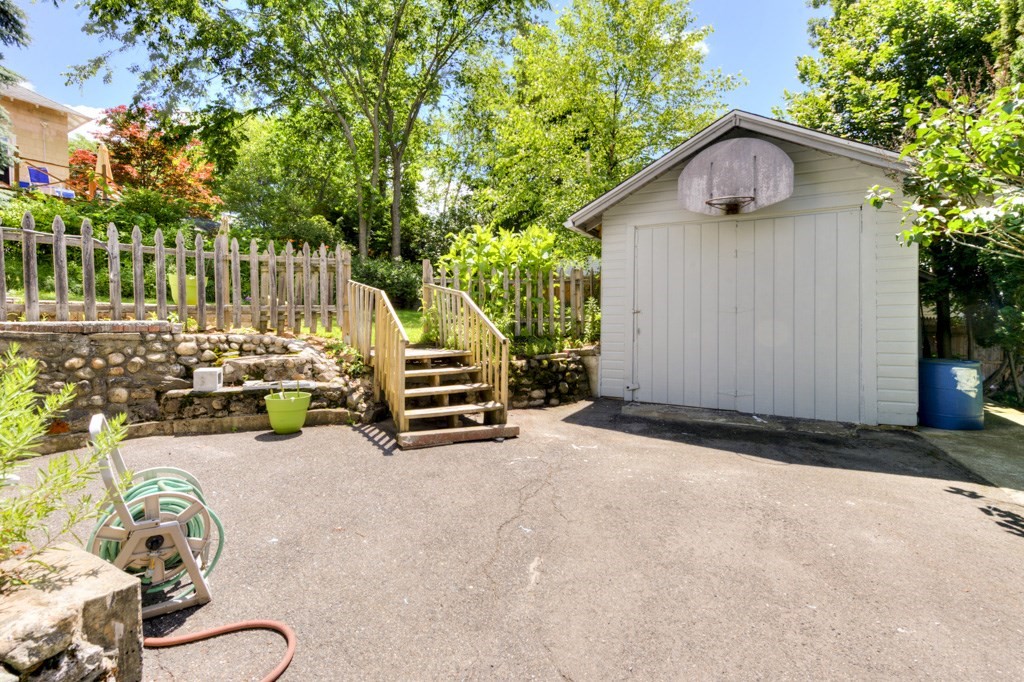 148 Whitmarsh Avenue Worcester, MA 01606 - Photo 31 of 34