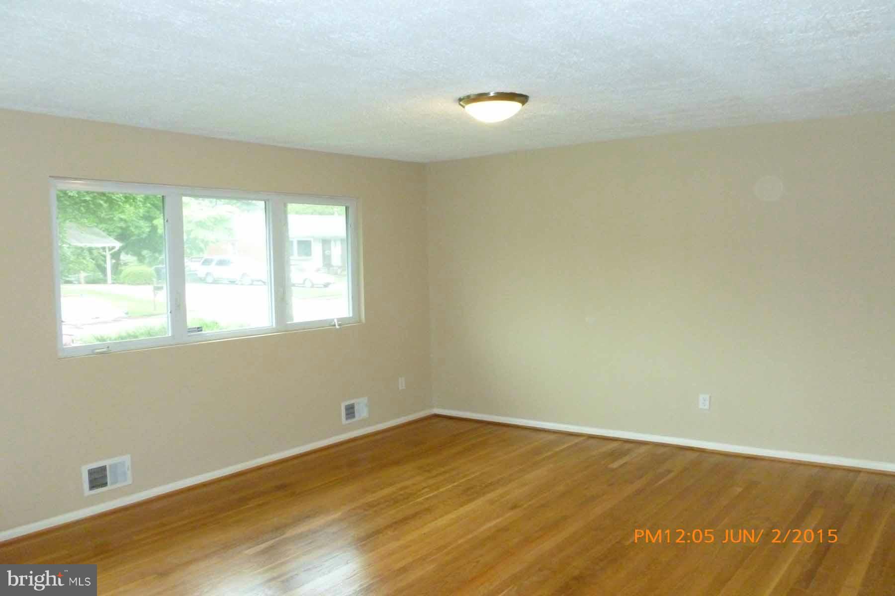 7714 Beechnut Road Capitol Heights, MD 20743 - Photo 2 of 30 Living Room