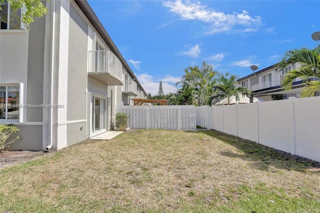 2802 Southwest 128th Way Miramar, FL 33027 - Photo 3 of 37