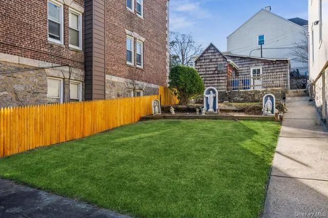 a view of a garden with basketball court