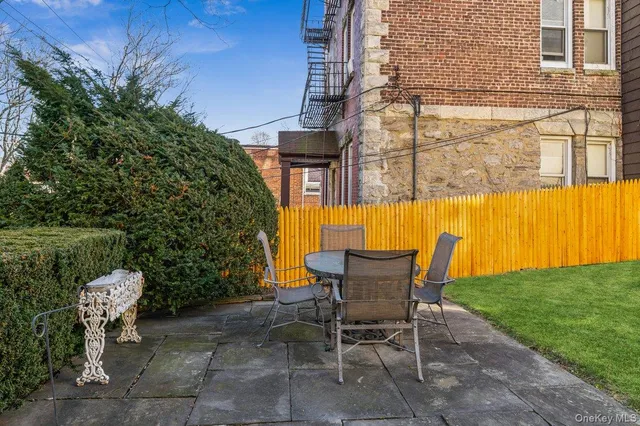 a view of front a house with a garage