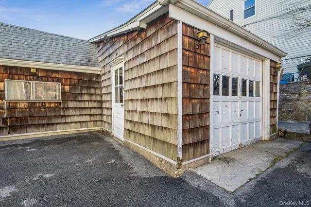 a picture of a bench in the floor