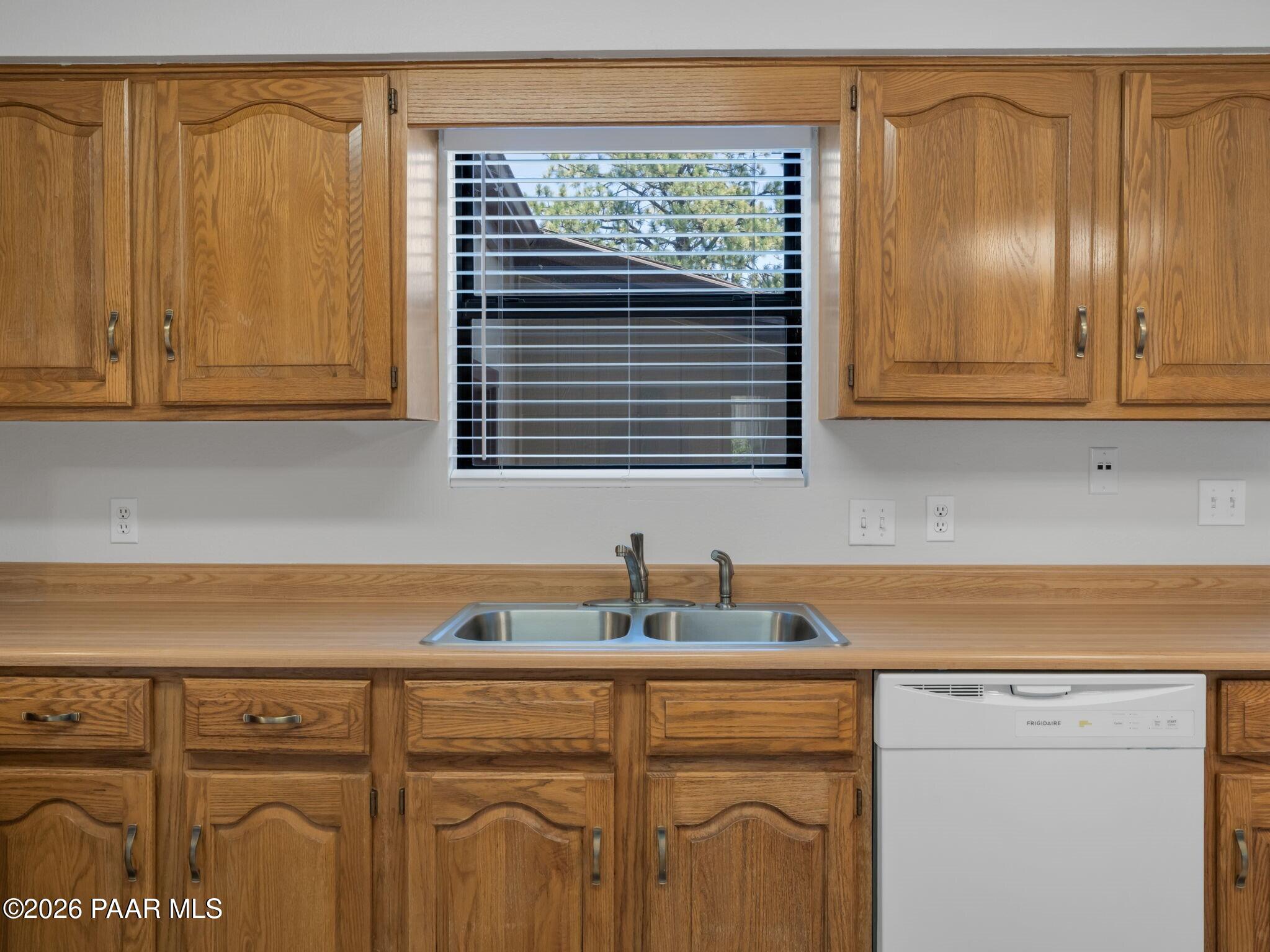 371 Rim Rock Circle Prescott, AZ 86303 - Photo 12 of 36 014_Kitchen