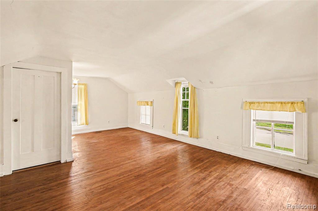 609 Main Street Fenton, MI 48430 - Photo 13 of 26